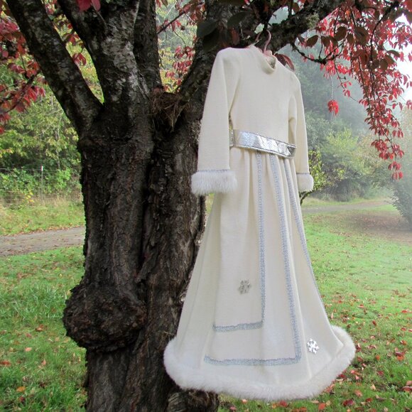 CHRISTMAS COSTUME, SNOW ANGEL, WINTER FAIRY QUEEN, OFF-WHITE & SILVER, FAUX FUR - Picture 5 of 8